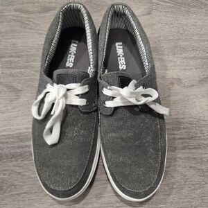 Muk Luks Men's Grey Sneakers with White Laces Size 10